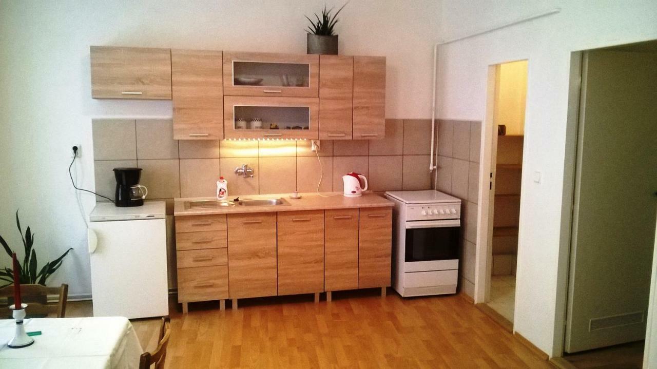 Skromny Apartman V Centru Chebu Екстериор снимка