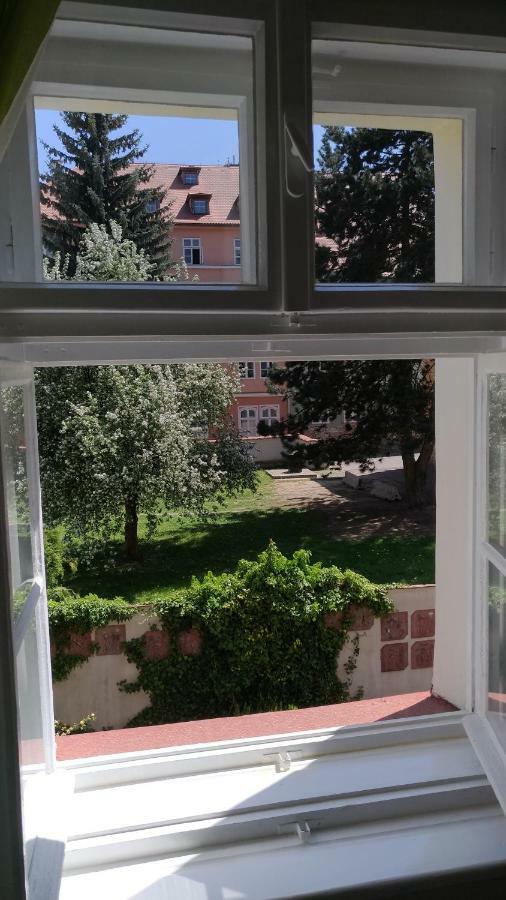 Skromny Apartman V Centru Chebu Екстериор снимка