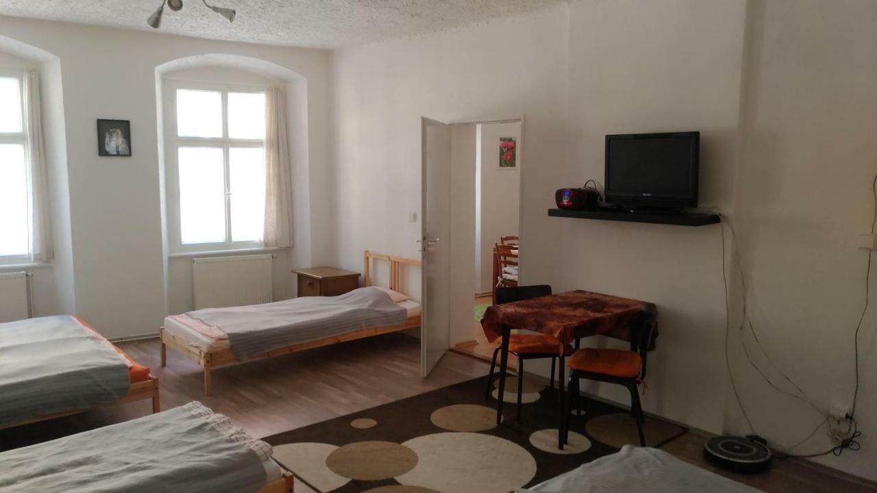 Skromny Apartman V Centru Chebu Екстериор снимка
